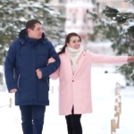 Девочка-сирота обрела семью благодаря Фалуньгун Девочка-сирота обрела семью благодаря Фалуньгун